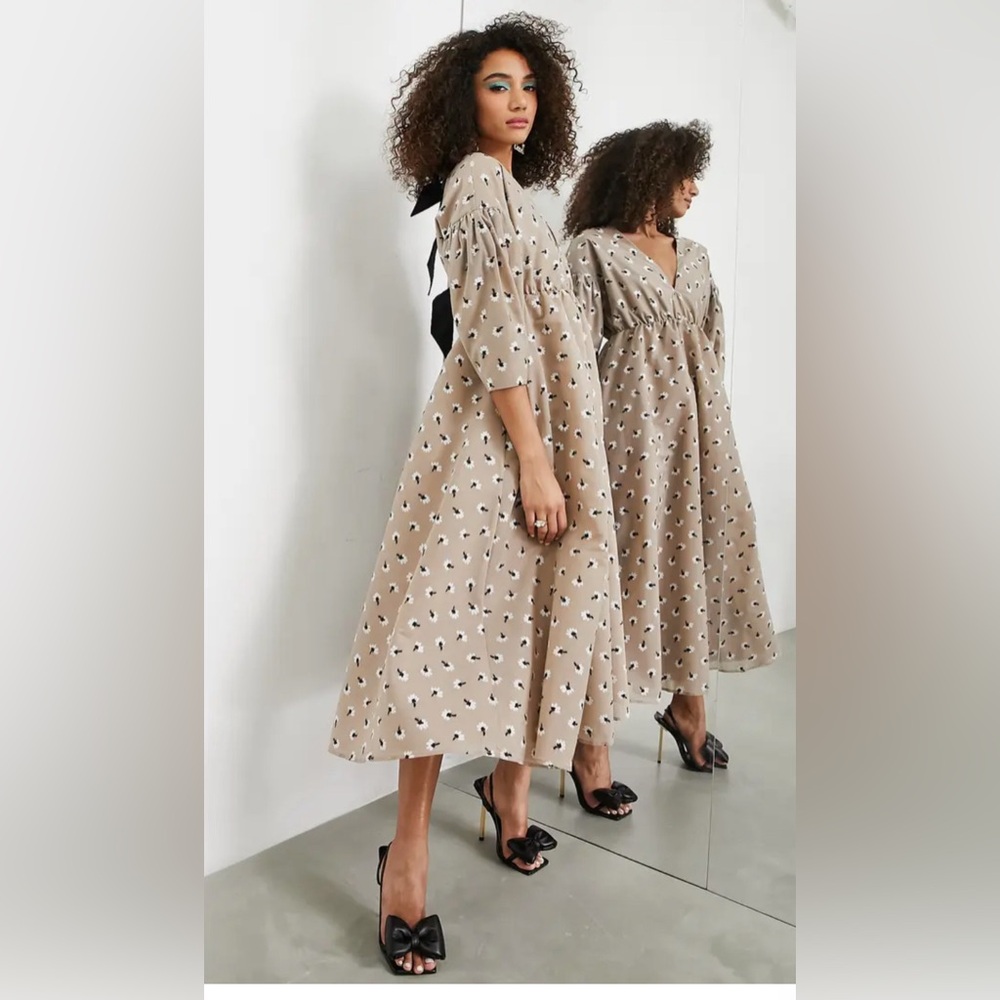 ASOS EDITION bow back midi dress in embroidered daisy in mushroom - Picture 2 of 3